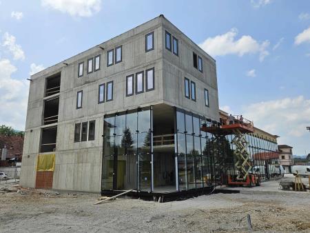 1b389983-a1e8-448e-9efa-ae9cff024c95